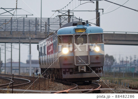 北陸本線　加賀笠間－美川　JR西日本　415系800番台　C03編成（金沢） 88482286