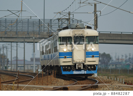 北陸本線　加賀笠間－美川　JR西日本　413系　B11編成（金沢） 88482287