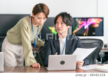 ビジネス　チーム　マーケティング　タスク 88482328