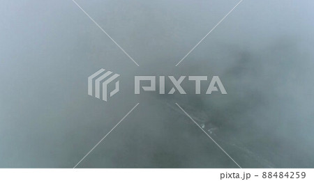 雲に覆われた風景 雲に覆われた風景 88484259