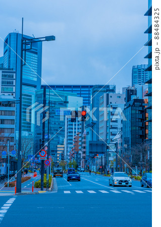 東京のオフィスビル群 88484325
