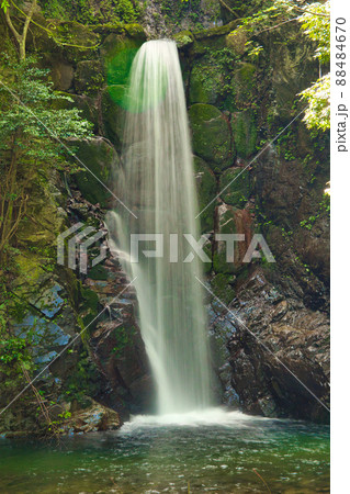 夏の有馬温泉にある鼓ヶ滝 88484670