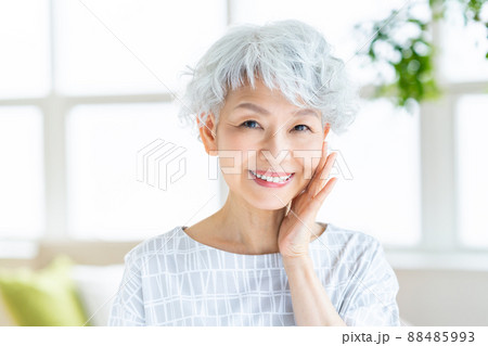 シニアの女性のビューティ 88485993