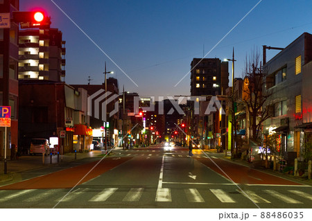 福岡県北九州市戸畑区戸畑駅付近の街夜景 福岡県北九州市戸畑区戸畑駅付近の街夜景 88486035
