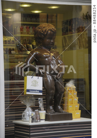 Chocolate version of the famous Manneken Pis statue , Brussels, Belgium. 88488254