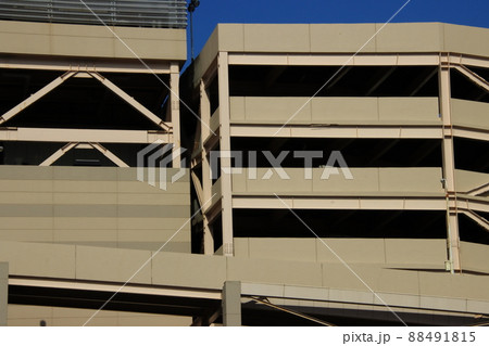 立体駐車場 【千葉県習志野市イオンモールにて】 立体駐車場 【千葉県習志野市イオンモールにて】 88491815