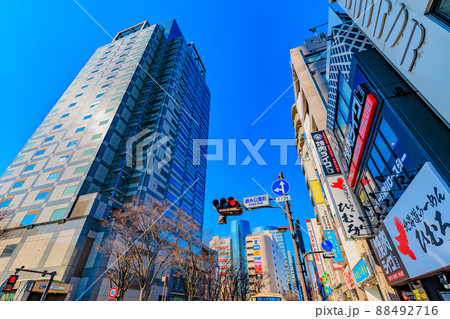 東京　墨田区の都市風景　北斎通りの繁華街とアルカイースト 88492716