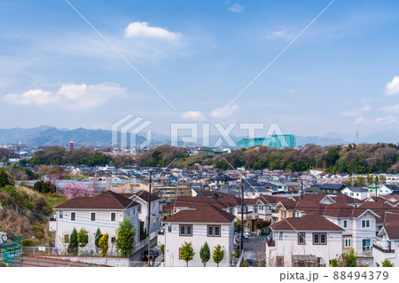 高台から見渡す住宅街 88494379