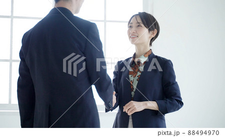 握手　ビジネス 88494970