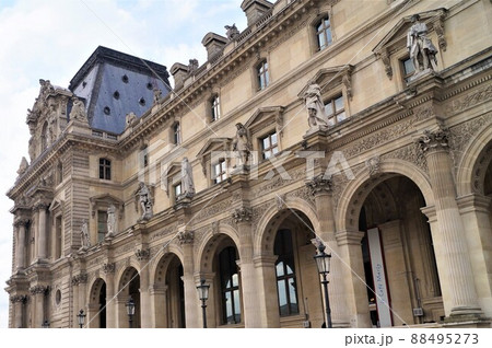フランス パリのルーブル美術館 フランス パリのルーブル美術館 88495273
