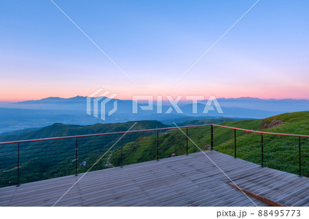 車山の夜明け（スカイテラスから南アルプス・中央アルプスを望む） 88495773