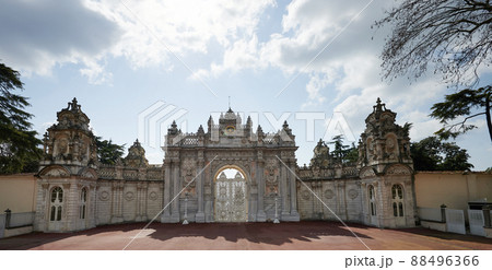 Gate to turkish palace 88496366