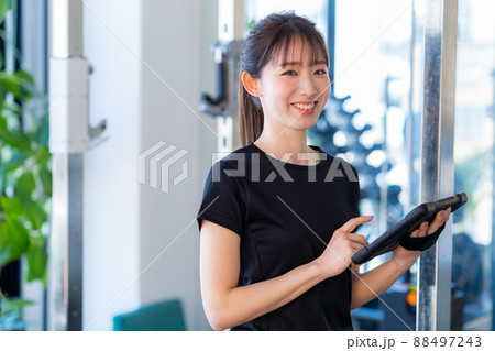 ジムのインストラクター 88497243