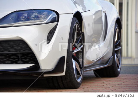 タイヤイメージ　スポーツカーのタイヤ 88497352