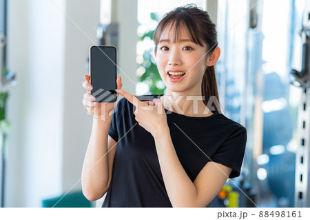 ジムのインストラクター 88498161