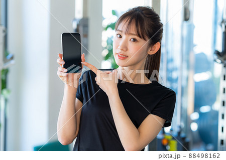 ジムのインストラクター 88498162