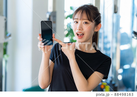 ジムのインストラクター 88498163