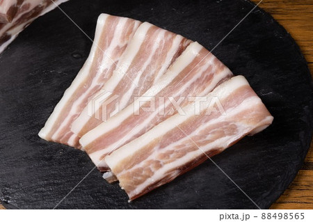 自家製パンチェッタのスライス 88498565