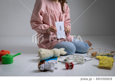 退職願をだす保育士　Childminder 88498868