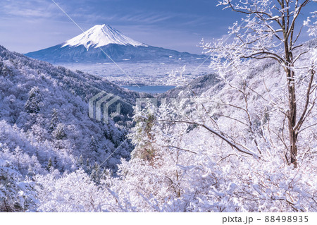 《山梨県》富士山と樹氷・日本の冬景色 88498935