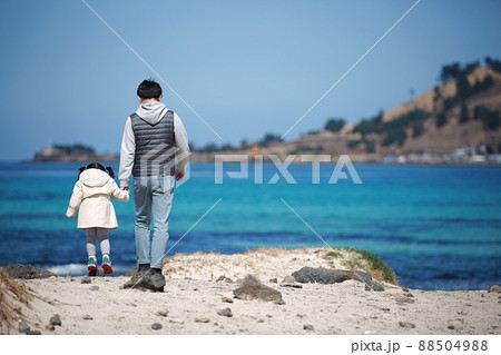 海岸 子供 人物 88504988