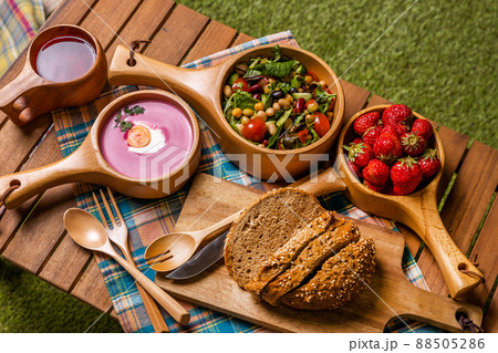 ウクライナ料理 ボルシチ Ukrainian borscht and black bread ウクライナ料理 ボルシチ Ukrainian borscht and black bread 88505286