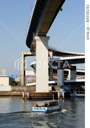 千本松大橋と渡し船-1 千本松大橋と渡し船-1 88508292