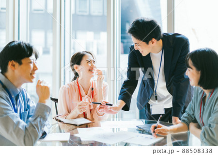 ビジネスシーン （会議、ミーティング） 88508338