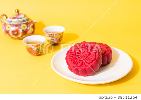 moon cake red velvet flavour moon cake red velvet flavour 88511264