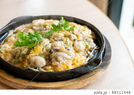 Oyster omelette with bean sprout 88511448