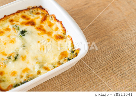baked spinach and cheese 88511641
