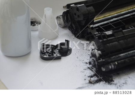 Charging the laser printer cartridge with toner powder 88513028