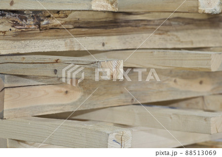 Elements of wooden pallets for loading and unloading cargo 88513069