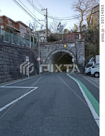 神奈川県横浜市中区元町から山手に抜ける 信号機付き代官坂トンネル 令和4年2月 神奈川県横浜市中区元町から山手に抜ける 信号機付き代官坂トンネル 令和4年2月 88514868