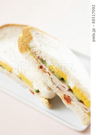 美味しい玉子と野菜とリオナソーセージのサンドイッチ 美味しい玉子と野菜とリオナソーセージのサンドイッチ 88517092