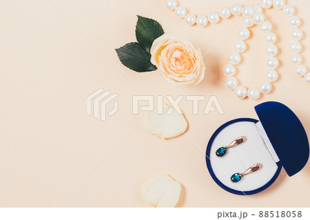 Romantic gifts jewelry earrings in box and pearl necklace Romantic gifts jewelry earrings in box and pearl necklace 88518058