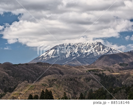 内海乢からみる初春の大山 内海乢からみる初春の大山 88518146