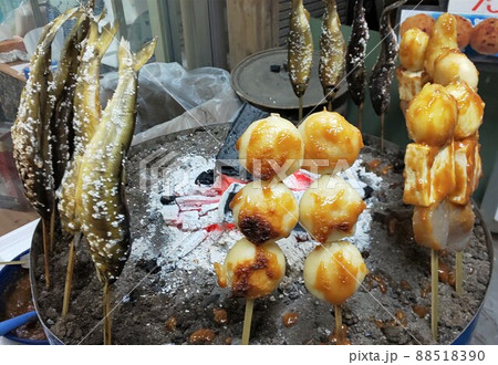 アユの塩焼きとでこまわし 88518390