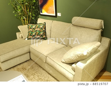 カウチソファがあるリビング　〜living sofa 88519707