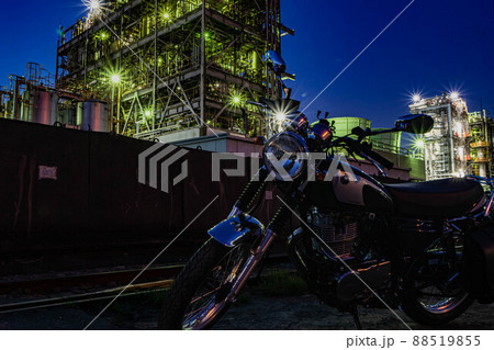 川崎工場夜景(千鳥町)とバイク(SR400 Final Edition) 88519855