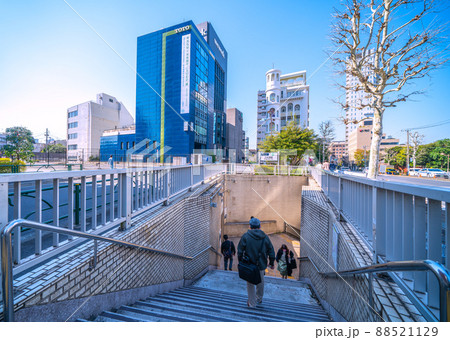日本の東京都市景観 東京ミッドタウンや六本木ヒルズなどにもアクセスができる乃木坂駅などを望む 88521129