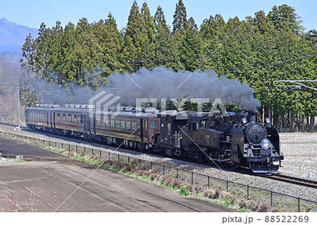 東武鬼怒川線　大桑－下今市　C11-207（旭川）＋ヨ8709＋14系＋12系　SL大樹 88522269