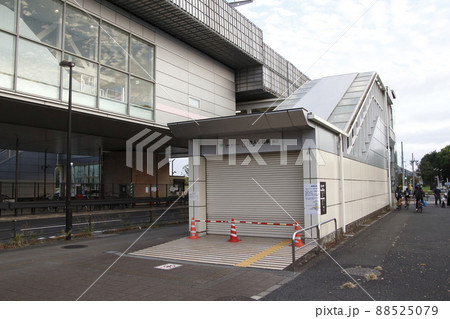 2021年10月7日発生の地震で運休の日暮里舎人ライナー(NT11:舎人公園駅) 2021年10月7日発生の地震で運休の日暮里舎人ライナー(NT11:舎人公園駅) 88525079