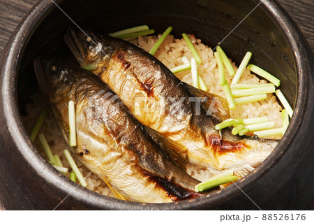 鮎の炊き込みご飯 鮎の炊き込みご飯 88526176