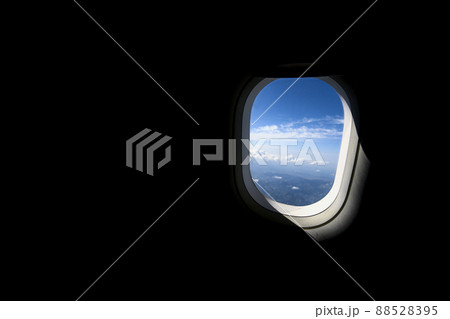 飛行機の窓 88528395