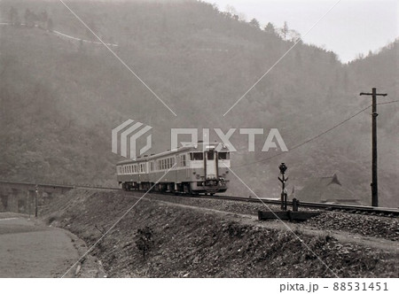 ローカル線のディーゼルカー　伯備線　昭和43年　布原信号　岡山県　記録写真 88531451