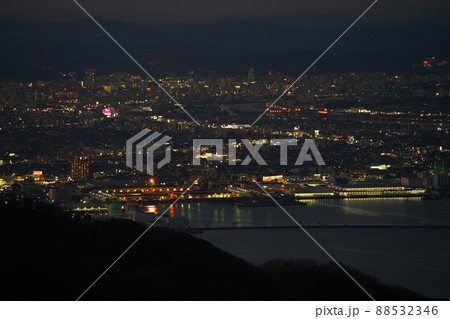 金甲山から見た児島湾と岡山市街の夜景1　岡山県岡山市 88532346