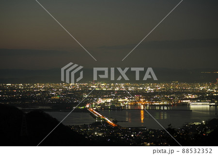 児島湾締切堤防と岡山市街の夜景7　岡山県岡山市 88532352