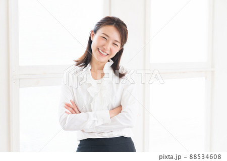 笑顔の女性 ビジネス 笑顔の女性 ビジネス 88534608