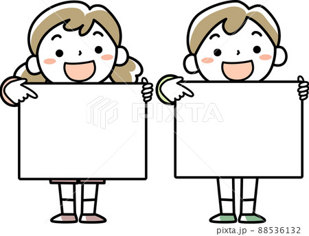 メッセージボードを持つ小学生の女の子と男の子 88536132